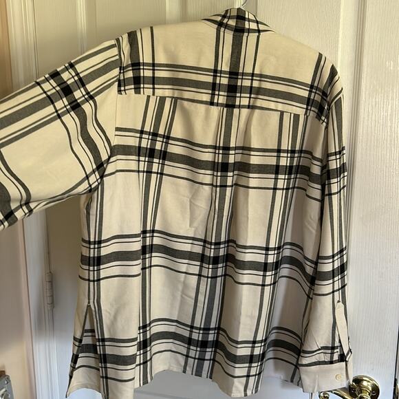 Women’s size extra large, Liz Claiborne, Plaid Beige and brown long sleeve shirt - Picture 6 of 6